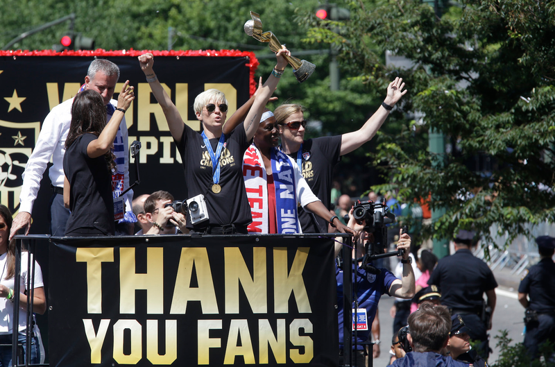 Illustration for article titled Scenes From The USWNT's Victory Parade